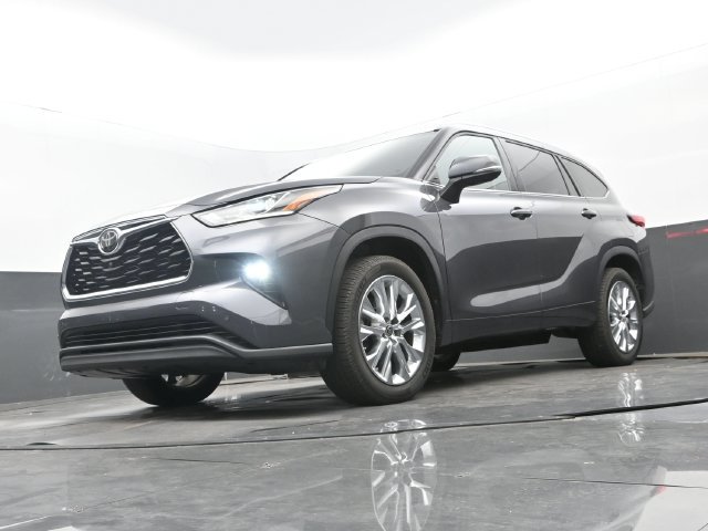Used 2021 Toyota Highlander Limited FWD image 12