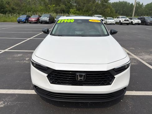 Used 2025 Honda Accord SE image 9