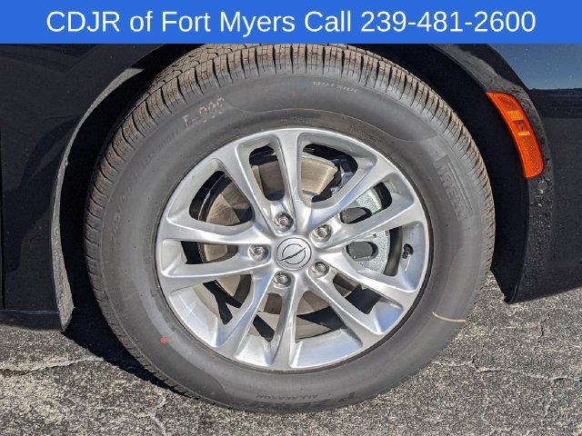 New 2026 Chrysler Pacifica Select FWD image 8
