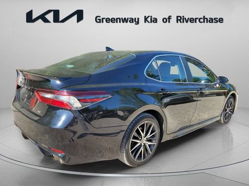 Used 2024 Toyota Camry SE image 6