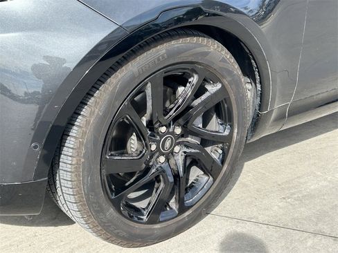 Used 2025 Land Rover Discovery Dynamic SE image 9