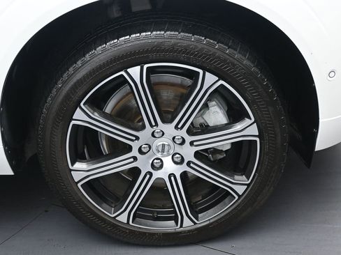 Used 2019 Volvo XC60 T8 Inscription w/ Advanced Package image 34