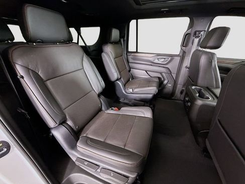 Used 2023 Chevrolet Suburban High Country AWD/4WD image 31