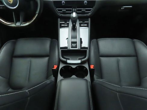 Used 2022 Porsche Macan S image 17