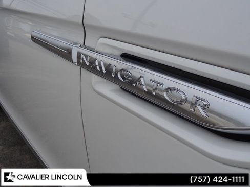 Used 2021 Lincoln Navigator L Reserve w/ Luxury Package image 16