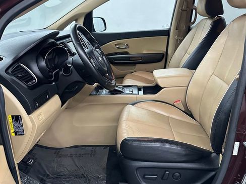 Used 2017 Kia Sedona LX w/ LX Essentials Premium Package FWD image 11