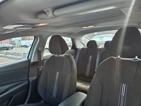 Used 2021 Hyundai Elantra SEL w/ Convenience + Premium Package FWD image 9