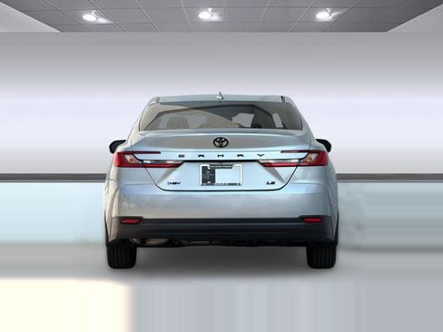 Used 2025 Toyota Camry LE w/ Convenience Package FWD image 10