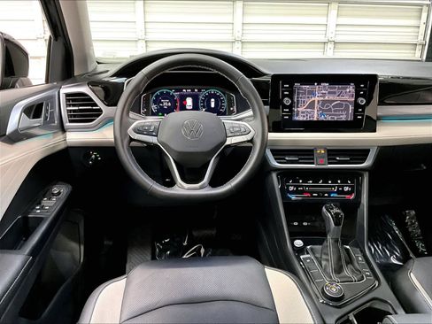 Used 2025 Volkswagen Taos SEL image 8