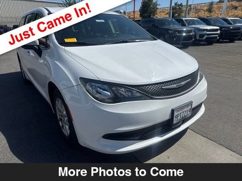 Used 2022 Chrysler Voyager LX FWD image 8