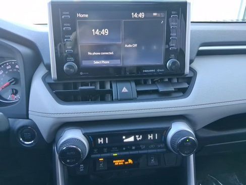 Used 2019 Toyota RAV4 XLE image 24