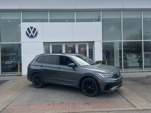 Used 2022 Volkswagen Tiguan SE R-Line image 1