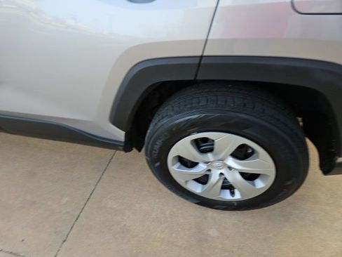 Used 2019 Toyota RAV4 LE image 11