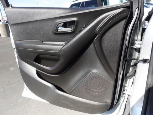 Used 2018 Chevrolet Trax LS image 20