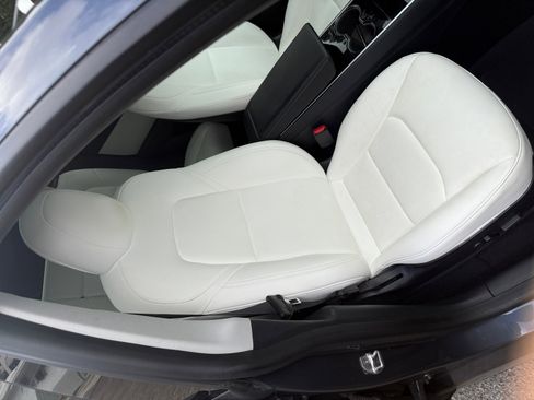 Used 2021 Tesla Model Y Long Range image 25