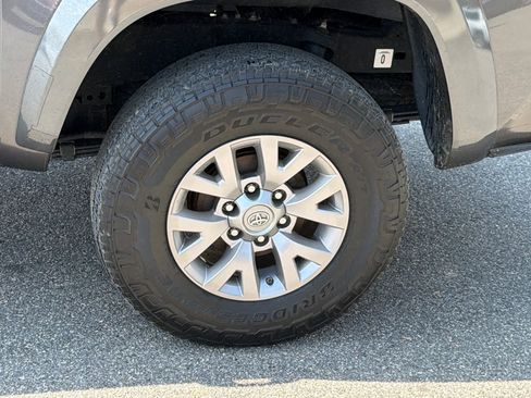 Used 2017 Toyota Tacoma SR5 w/ Tow Package image 12