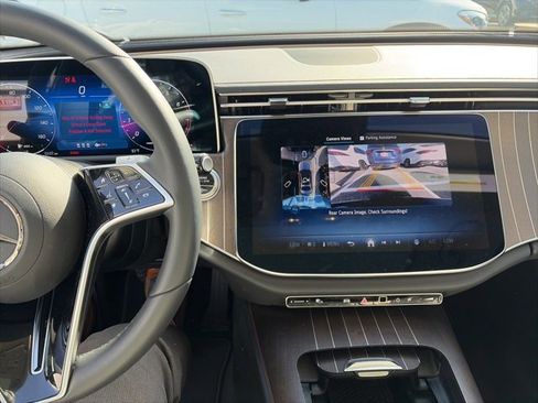 Used 2025 Mercedes-Benz E 350 Sedan image 11