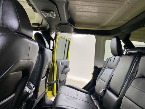 Used 2023 Jeep Wrangler Unlimited Sahara w/ Cold Weather Group image 31