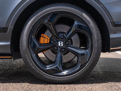 Used 2025 Bentley Bentayga AWD/4WD image 30