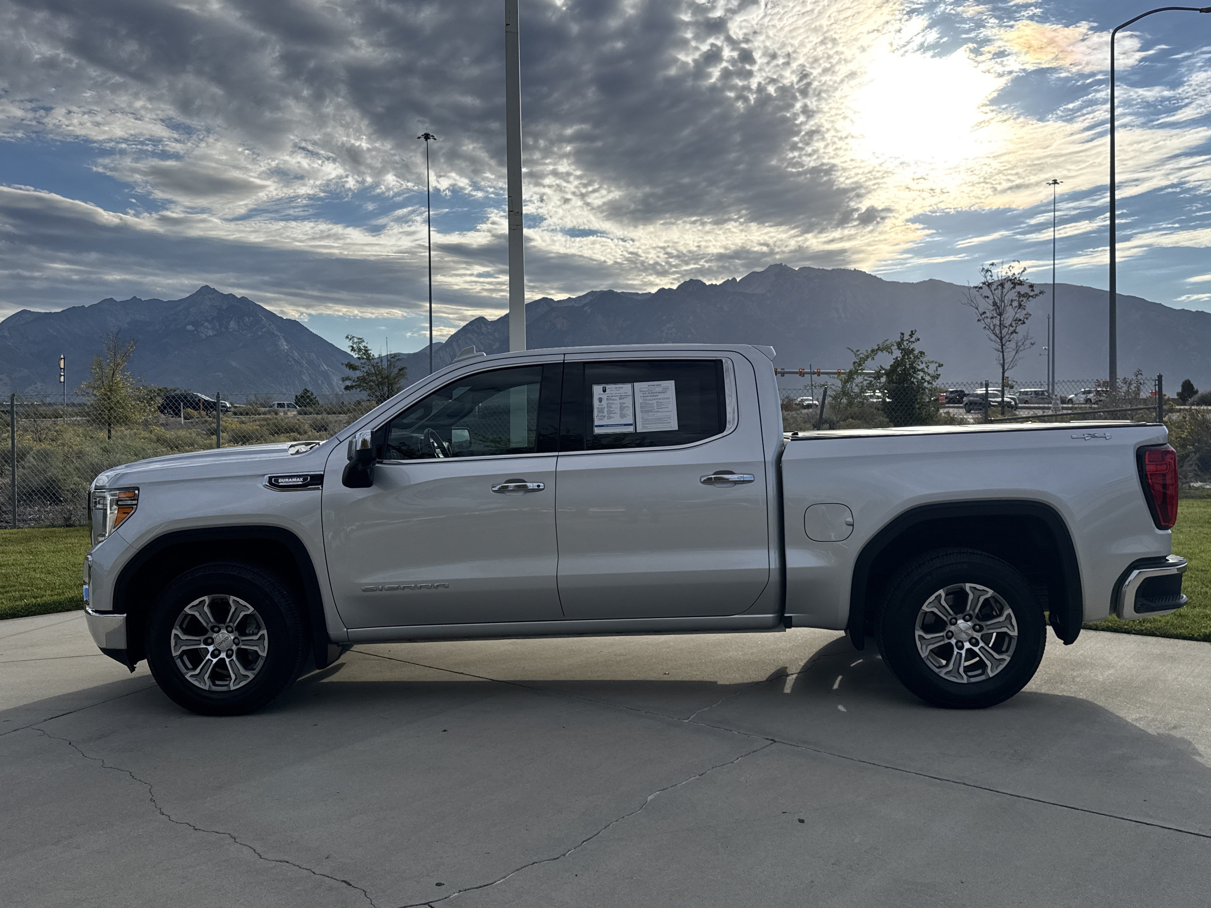 Used 2022 GMC Sierra 1500 SLT AWD/4WD image 2