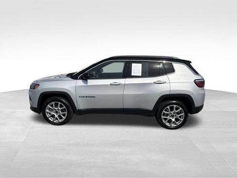 Used 2025 Jeep Compass Limited AWD/4WD image 5