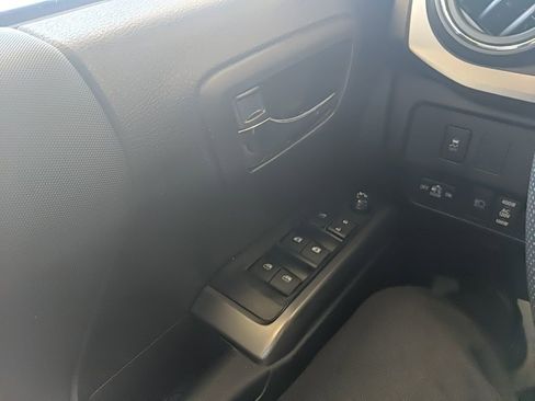 Used 2023 Toyota Tacoma TRD Off-Road image 25