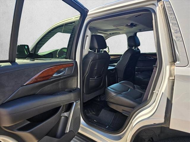 Used 2017 Cadillac Escalade Luxury AWD/4WD image 14