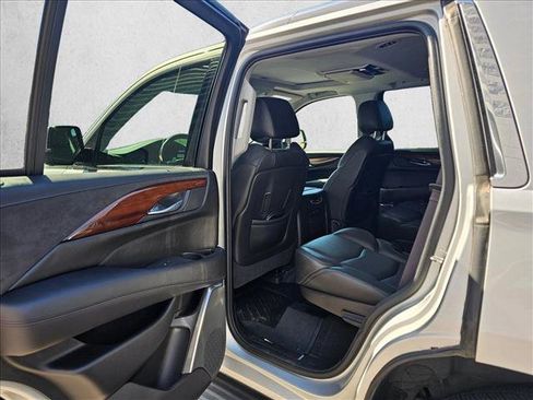 Used 2017 Cadillac Escalade Luxury AWD/4WD image 14