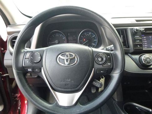 Used 2018 Toyota RAV4 LE w/ Carpet Mat Package AWD/4WD image 11