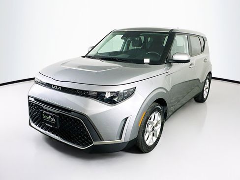 Used 2025 Kia Soul LX w/ LX Technology Package image 3
