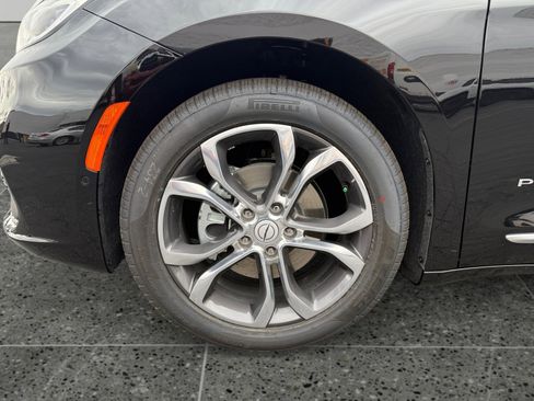 New 2026 Chrysler Pacifica Pinnacle image 14