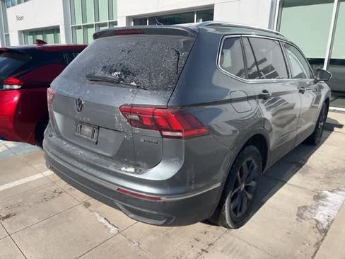 Certified 2022 Volkswagen Tiguan SE w/ Panoramic Sunroof Package image 4