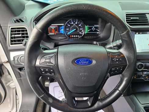 Used 2017 Ford Explorer XLT w/ Equipment Group 202A FWD image 22