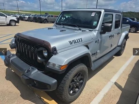 Used 2022 Jeep Gladiator Sport AWD/4WD image 2
