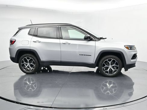 Used 2024 Jeep Compass Limited AWD/4WD image 9