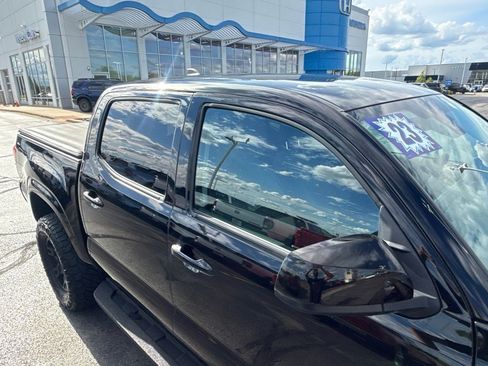 Used 2023 Toyota Tacoma SR AWD/4WD image 14