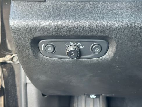 Used 2021 Chevrolet Traverse LT AWD/4WD image 18