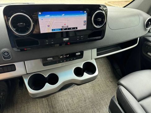 Used 2022 Mercedes-Benz Sprinter 2500 image 44