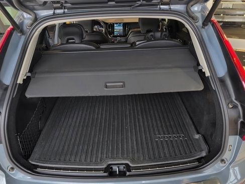 Used 2022 Volvo XC60 B5 Momentum w/ Advanced Package image 40