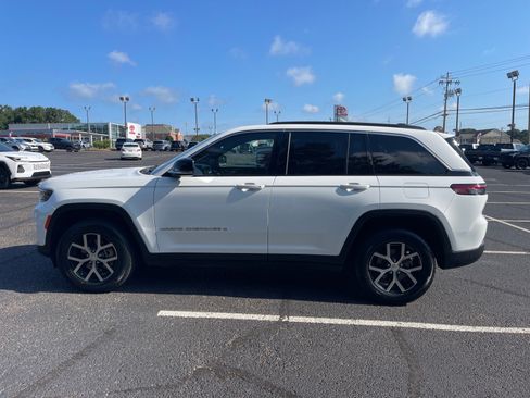 Used 2024 Jeep Grand Cherokee Limited AWD/4WD image 13