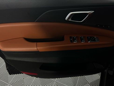 Used 2025 Kia Carnival SX image 24