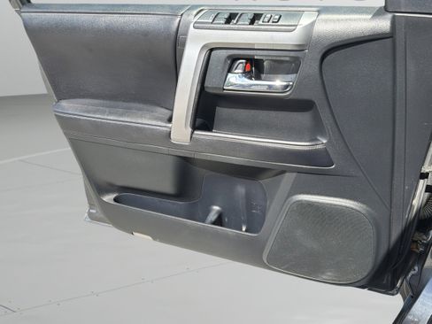 Used 2016 Toyota 4Runner SR5 AWD/4WD image 10