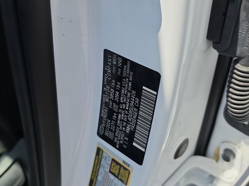 Used 2025 Hyundai Elantra SE FWD image 31