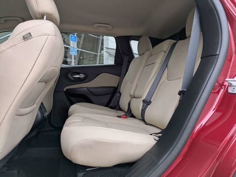 Used 2015 Jeep Cherokee Latitude FWD image 15