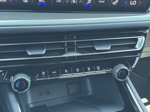 New 2026 Chevrolet Traverse LT image 6