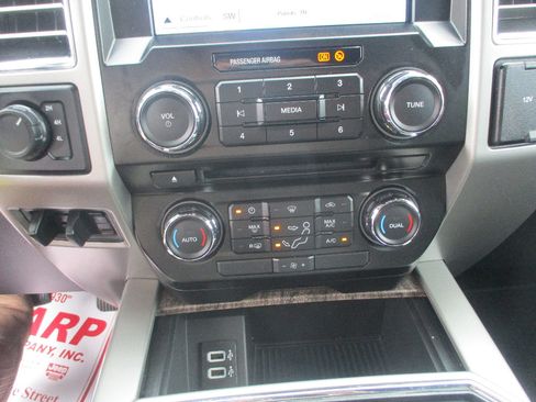 Used 2017 Ford F250 Lariat w/ Chrome Package image 10