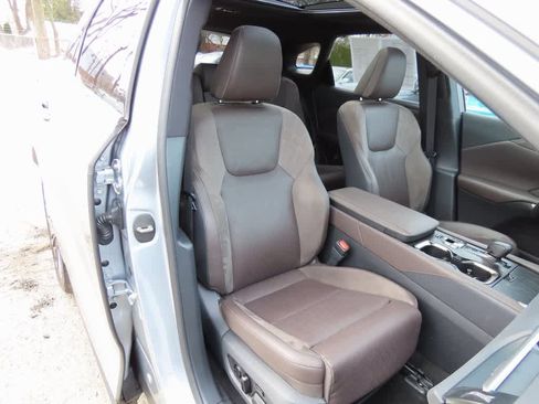 Used 2025 Lexus RX 450h Luxury image 18