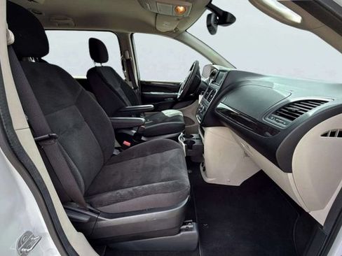 Used 2019 Dodge Grand Caravan SE w/ UConnect Hands-Free Group FWD image 20