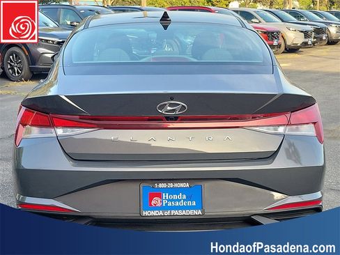 Used 2023 Hyundai Elantra SEL w/ Convenience Package image 2