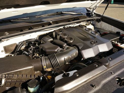 Used 2018 Toyota 4Runner TRD Off-Road image 21